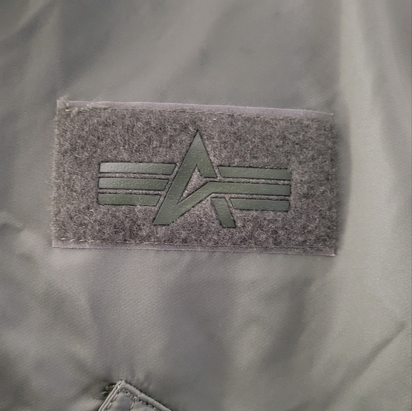 Alpha Industries Bomber Jacket Size Large - Picture 3 of 7